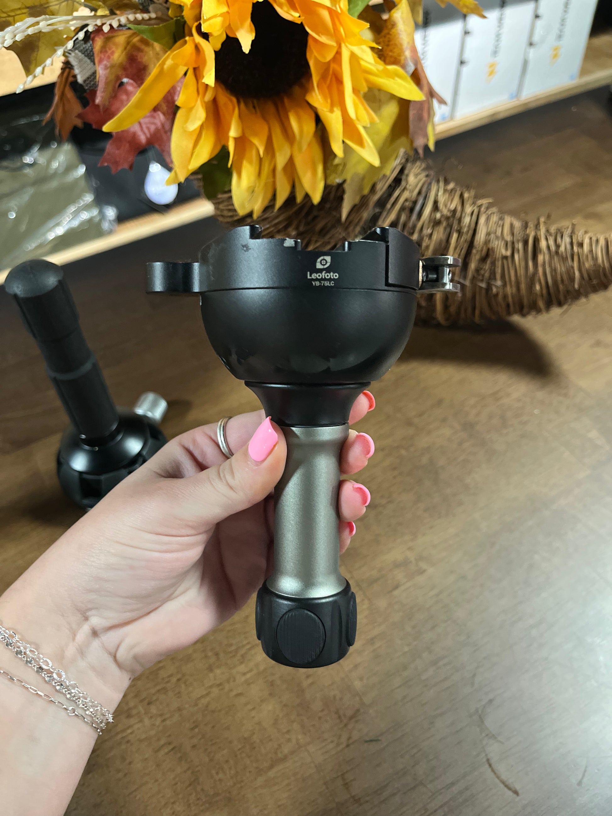 Midwest Thermal Optics Store Display Leofoto Kopjager Tripod Head’s Leofoto YB-75L