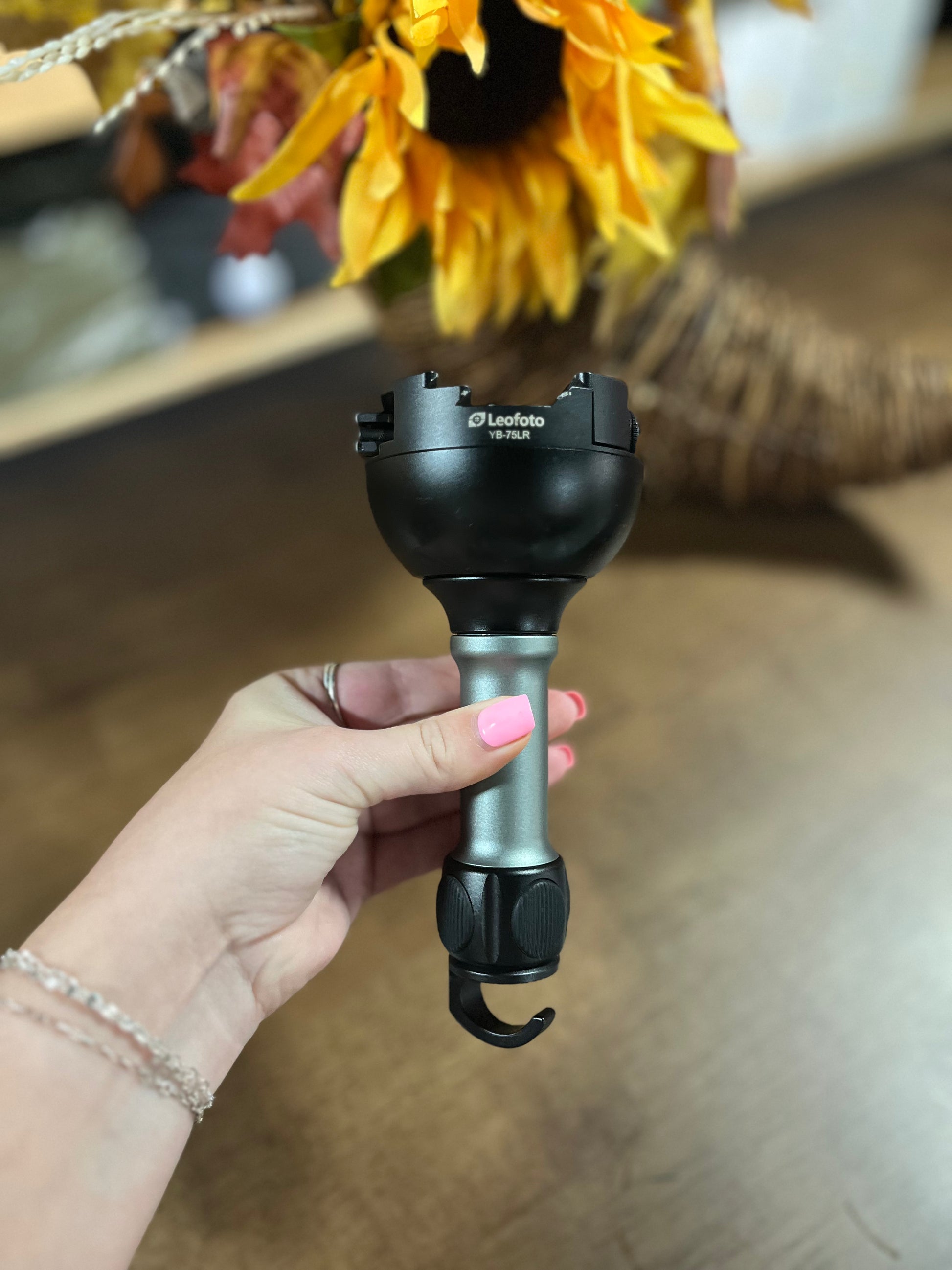 Midwest Thermal Optics Store Display Leofoto Kopjager Tripod Head’s Leofoto YB-75LR